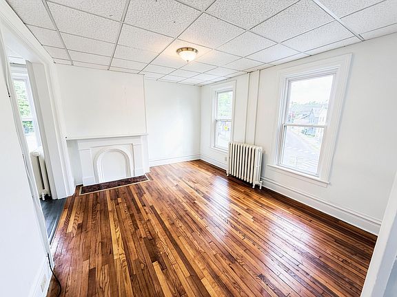 2nd image of 834 Warren St #4