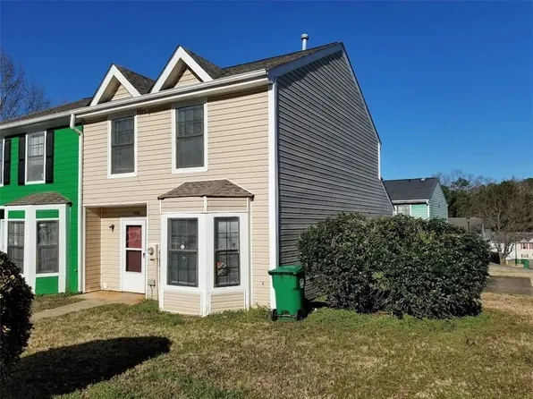 1046 Thorn Woode Ln, Stone Mountain, GA 30083