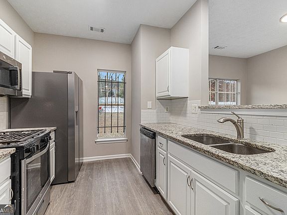 3rd image of 2563 Walden Lake Dr