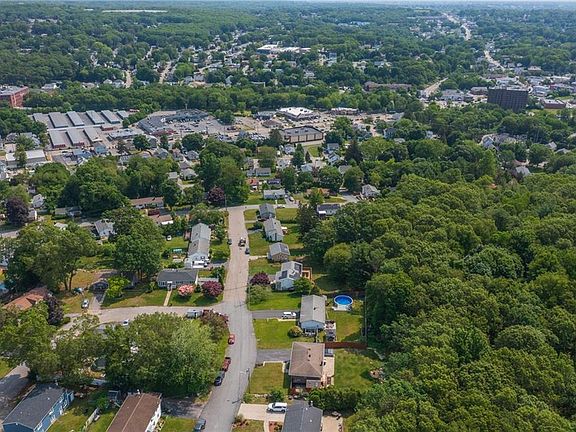 4th image of 29 Camille Dr