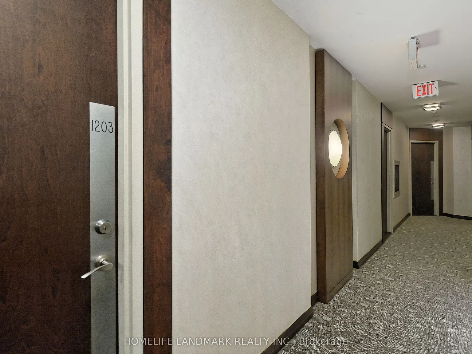 85 Bloor St E — Photo 3
