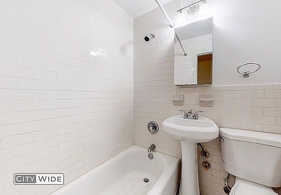 5th image of 302 E 90th St APT 3c