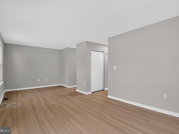 5th image of 378 Addison Rd