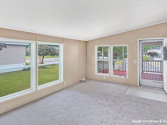 3rd image of 13797 Bluebell Ln NE