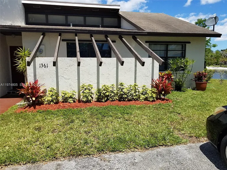1361 Sandpiper Blvd — Photo 2