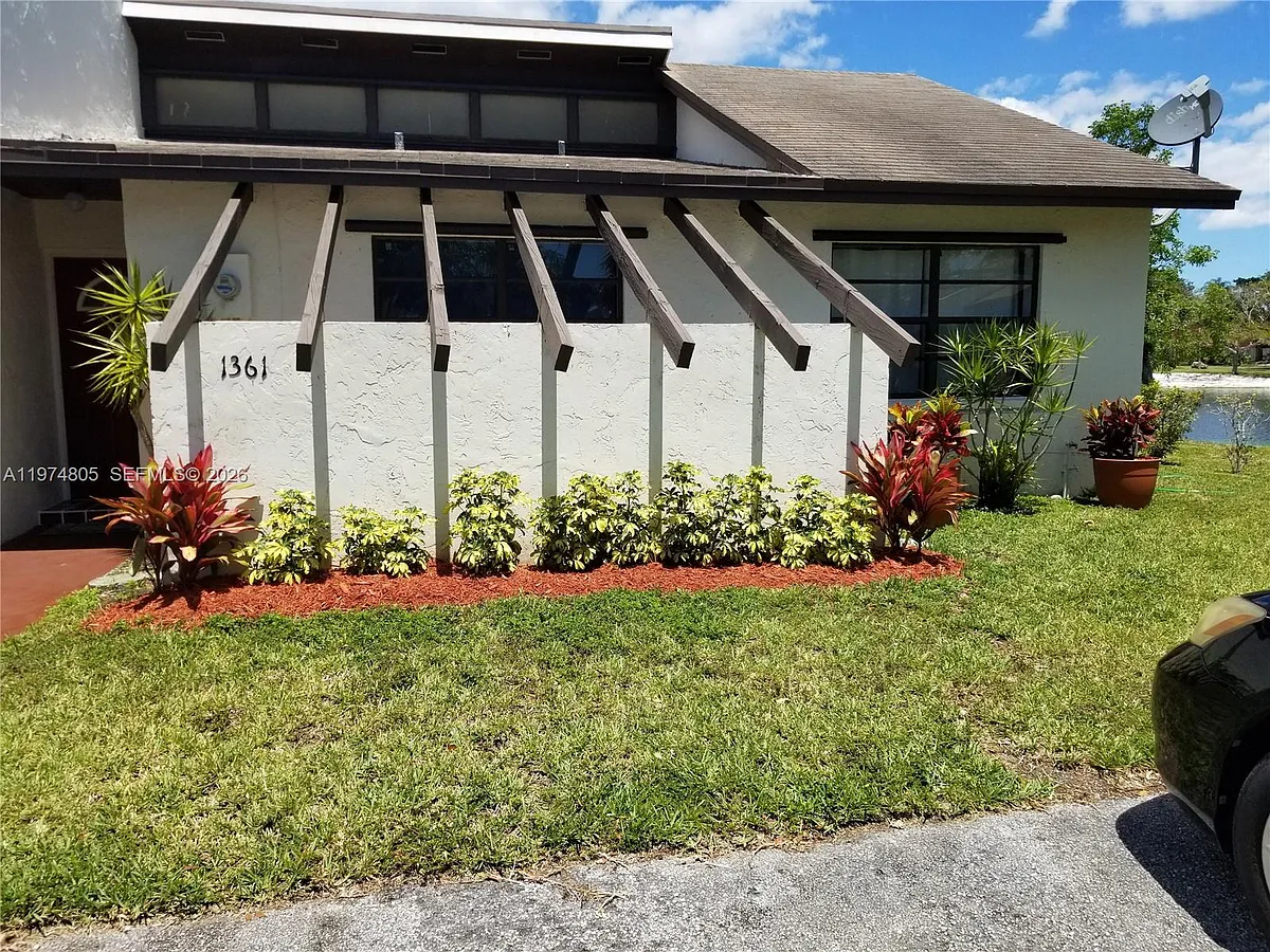 Building Photo - 1361 Sandpiper Blvd