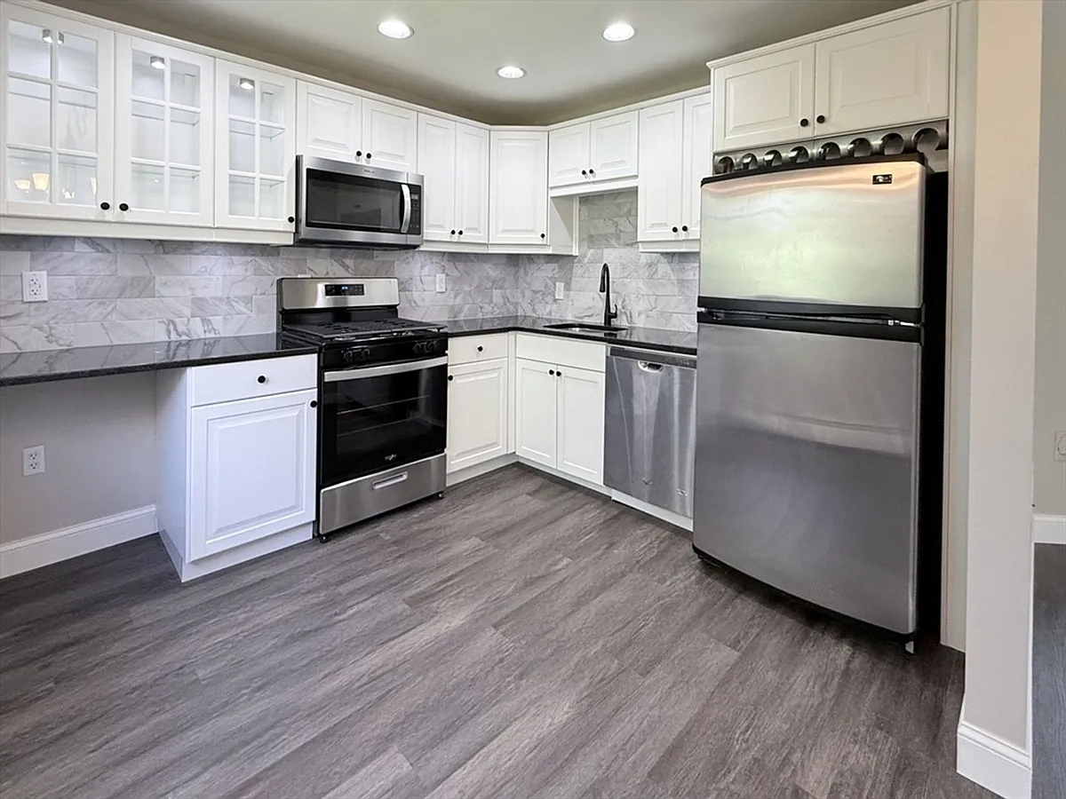 Building Photo - 19 Fernview Ave #6