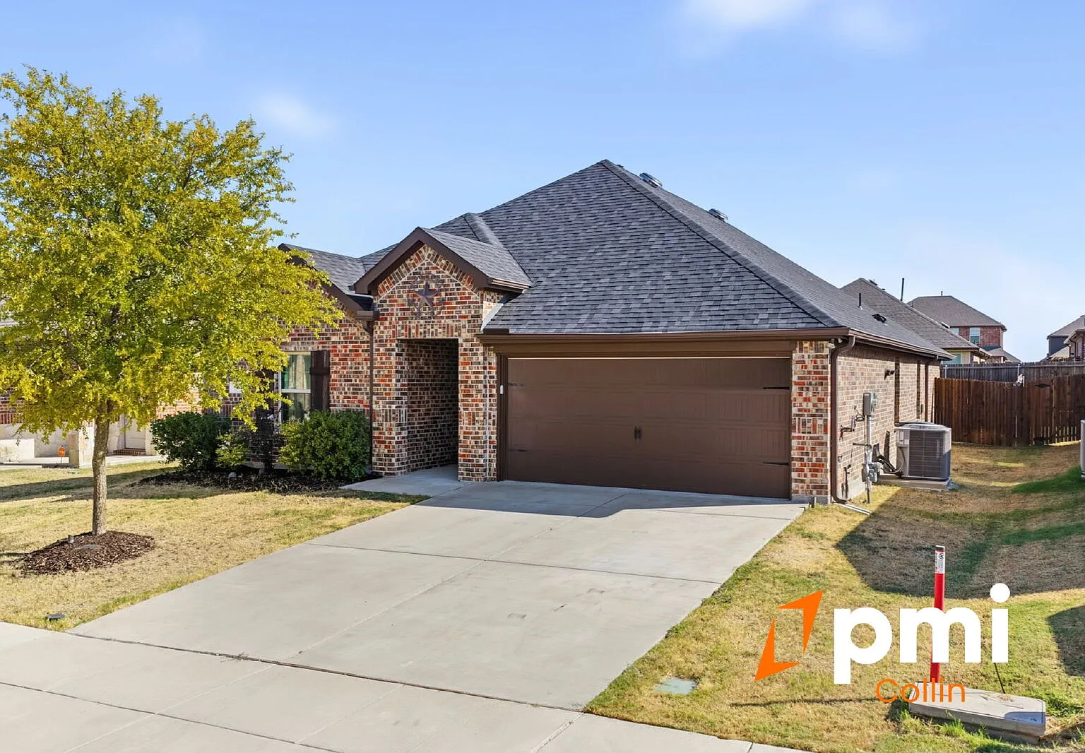 4 bed, 2.0 bath, 2014 sqft, $2,200 — Photo 1
