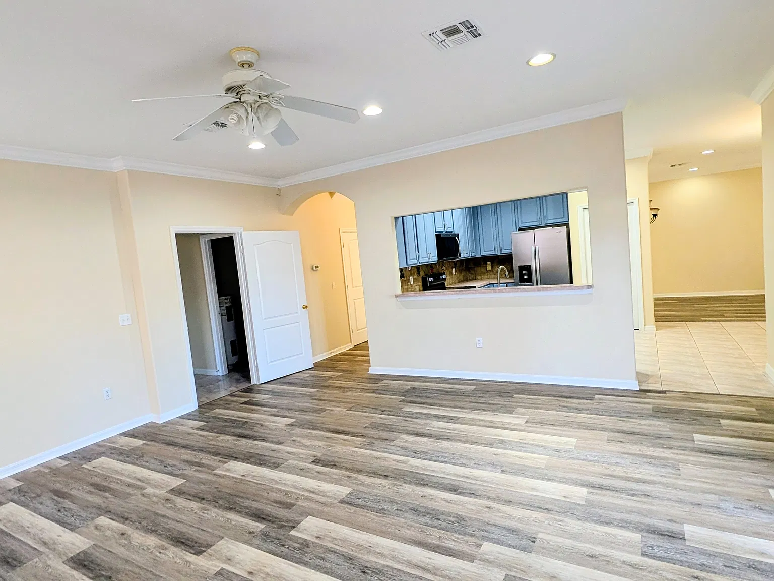 4 bed, 2909 sqft, $3,000 — Photo 4