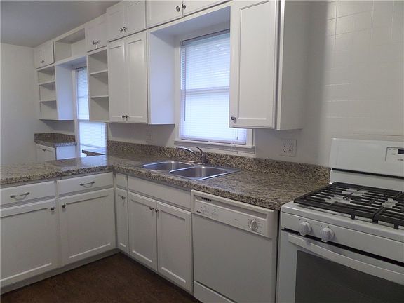 5th image of 708 Broadmoor Dr