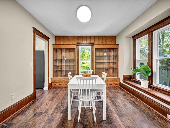 5th image of 824 W 58th St