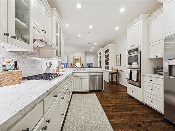 3rd image of 5515 Sauve Ln