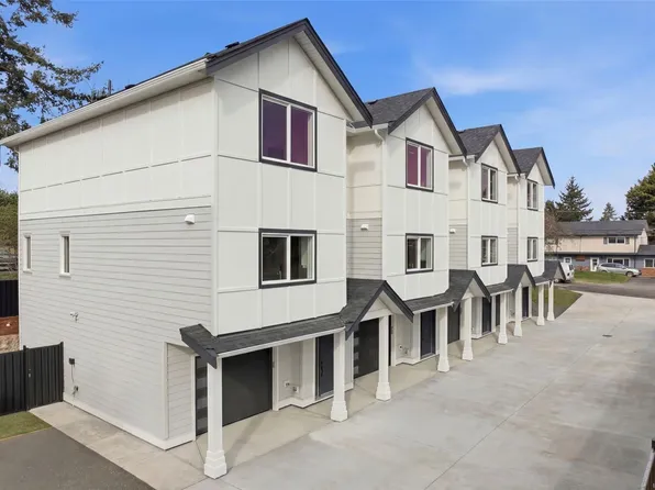 621 Broadway St #1, Saanich, BC V8Z 2G5
