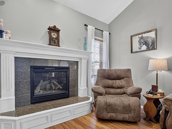 5th image of 1601 E Fallbrook St