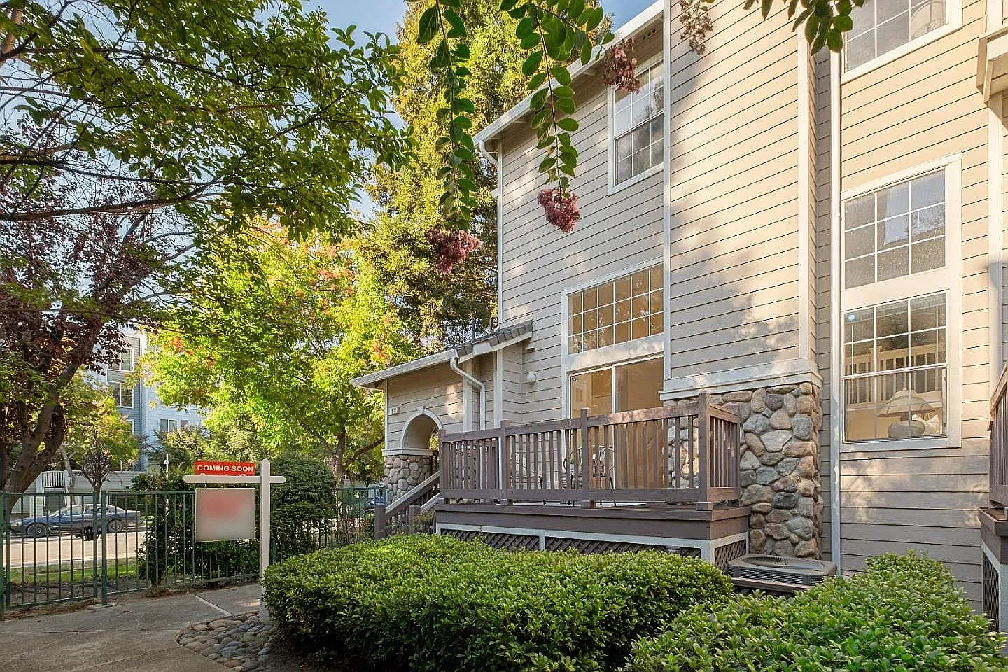 3 bed, 2.5 bath, 1651 sqft, $4,500 — Photo 3