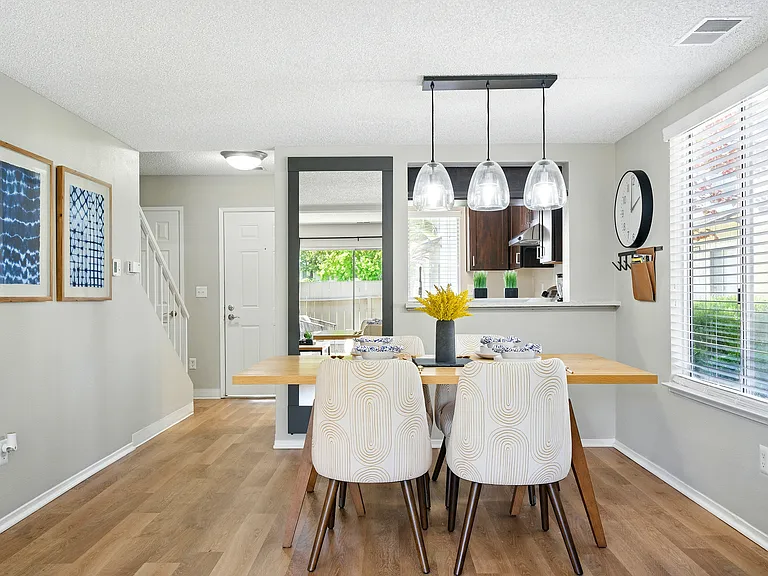 The Grove Luxury Apartments — Photo 32