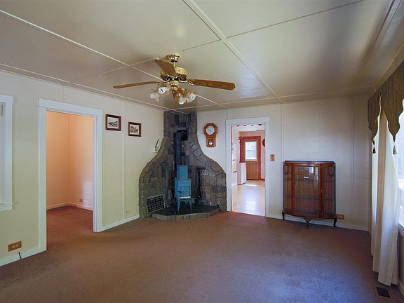 3rd image of 1581 2nd St