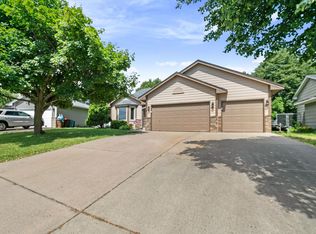 4712 Heather Ridge Rd N, Oakdale, MN 55128