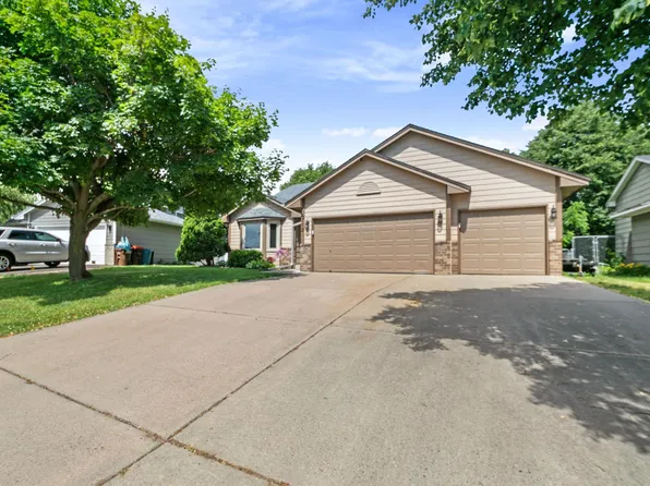 4712 Heather Ridge Rd N, Oakdale, MN 55128