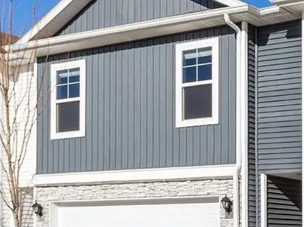 2486 SE Morningdew Dr, West Des Moines, IA 50265