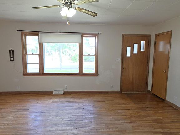 5th image of 702 Forest Ave SE