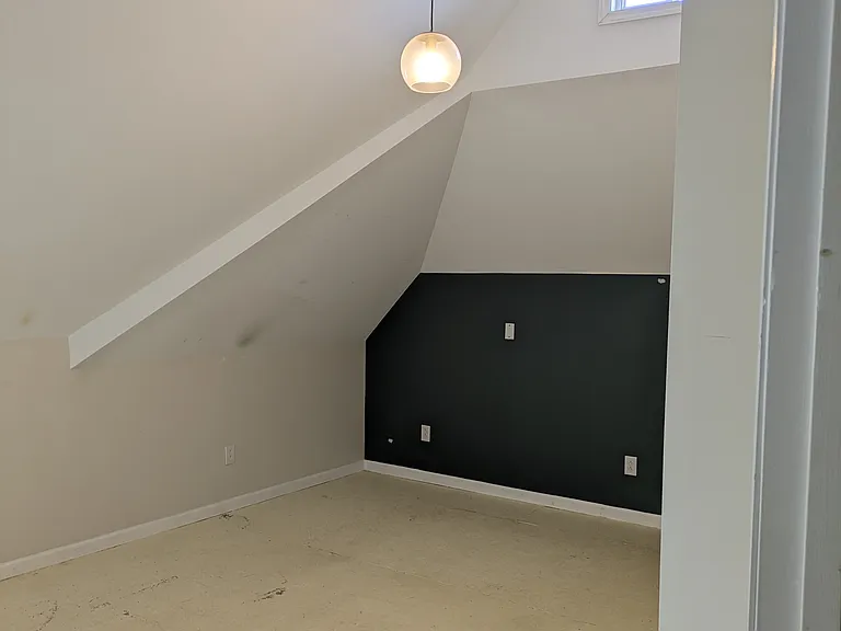 200 E Maxwell St — Photo 11