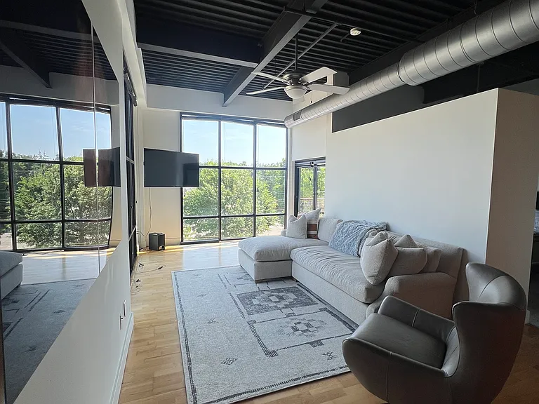 350 E Short St #423 — Photo 2