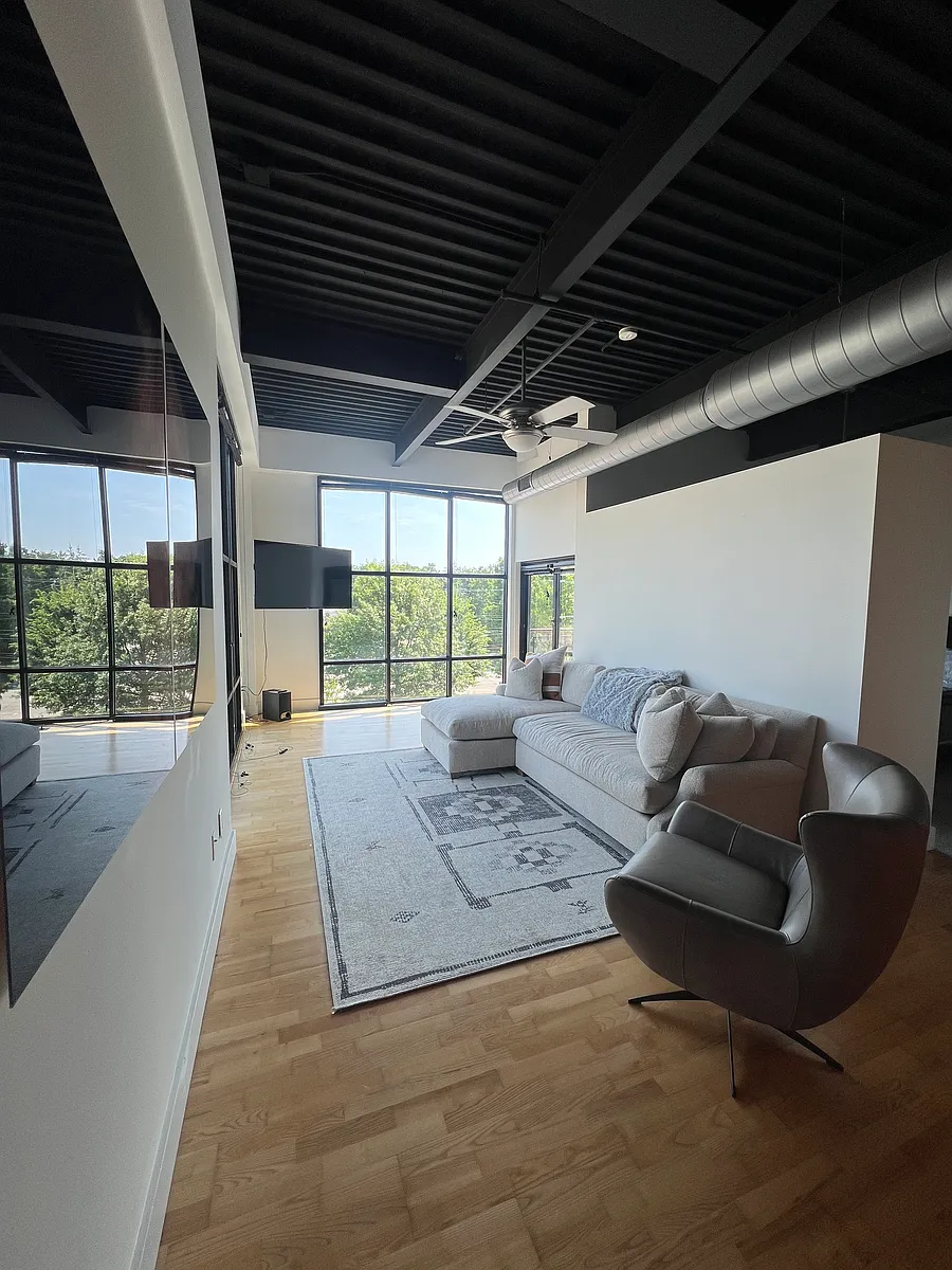 Building Photo - 350 E Short St #423