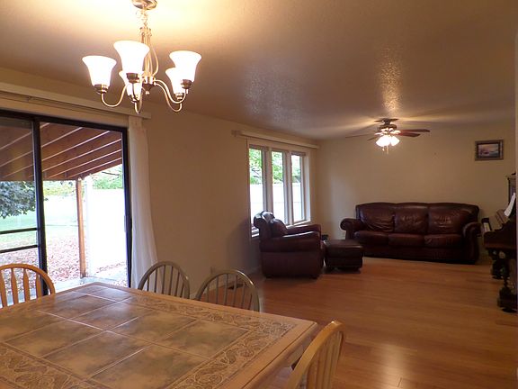 3rd image of 2261 Granite Dr