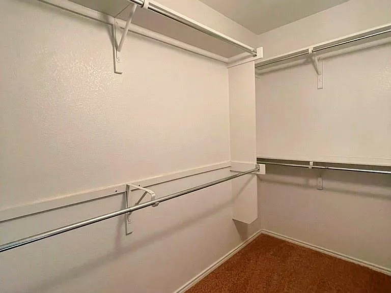 251 Utterback #B — Photo 17