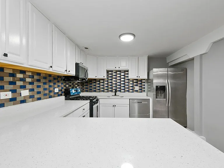 5201 S Calumet Ave — Photo 6