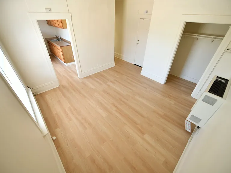 2517 Regent St — Photo 4