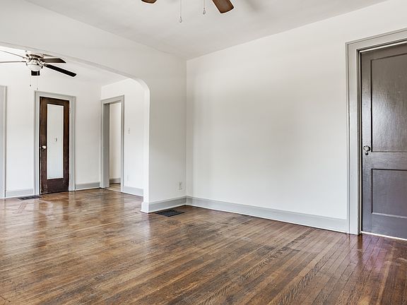 3rd image of 140 W 37th St