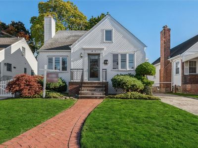 41 Garden Drive, Lynbrook, NY, 11563