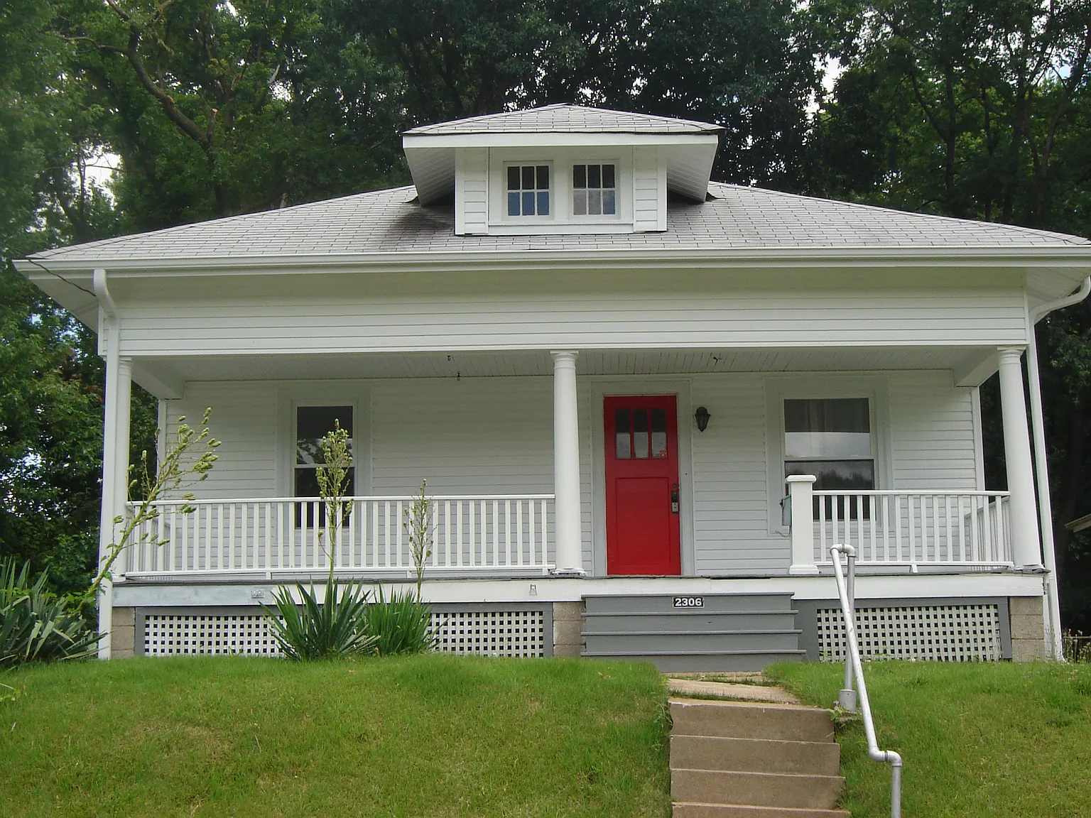3 bed, 1040 sqft, $1,695 — Photo 1