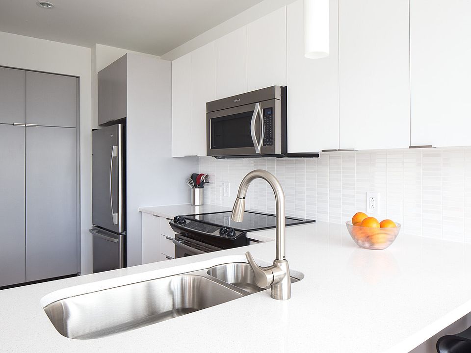 1st image of 120 Kingston St #908
