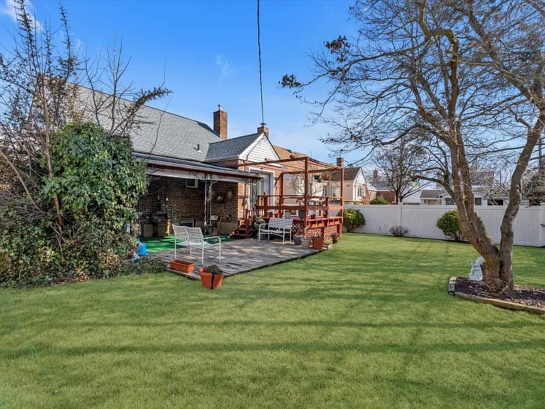 1645 New Hyde Park Dr — Photo 18