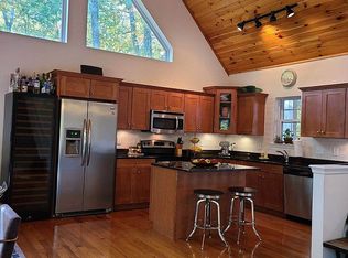 105 Minuteman Ln, Lackawaxen, PA 18435