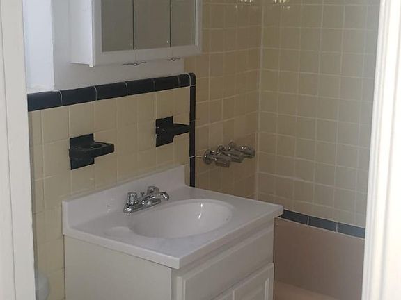 4th image of 8724 115th St