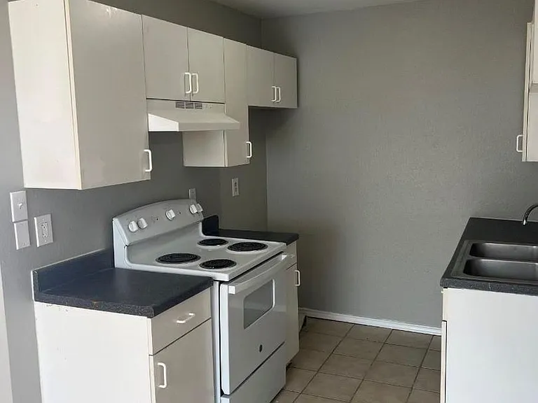 305 Casie Ct — Photo 14