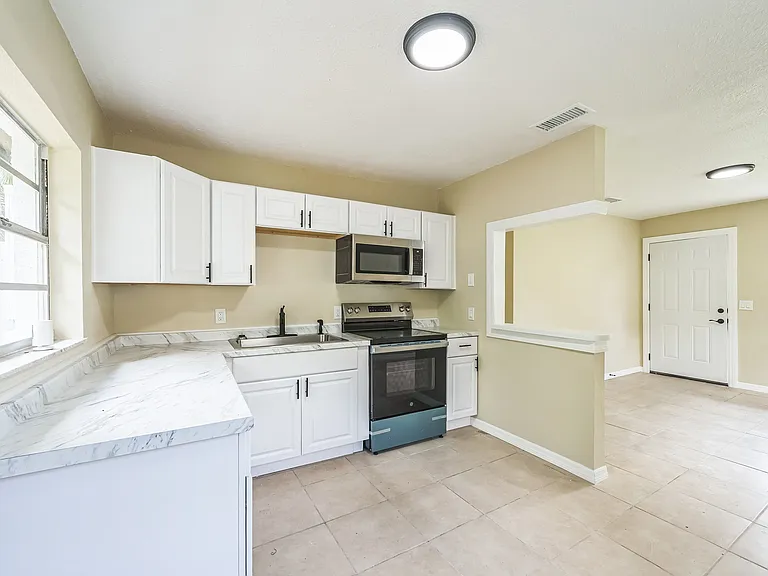 314 W Owens Ave — Photo 5