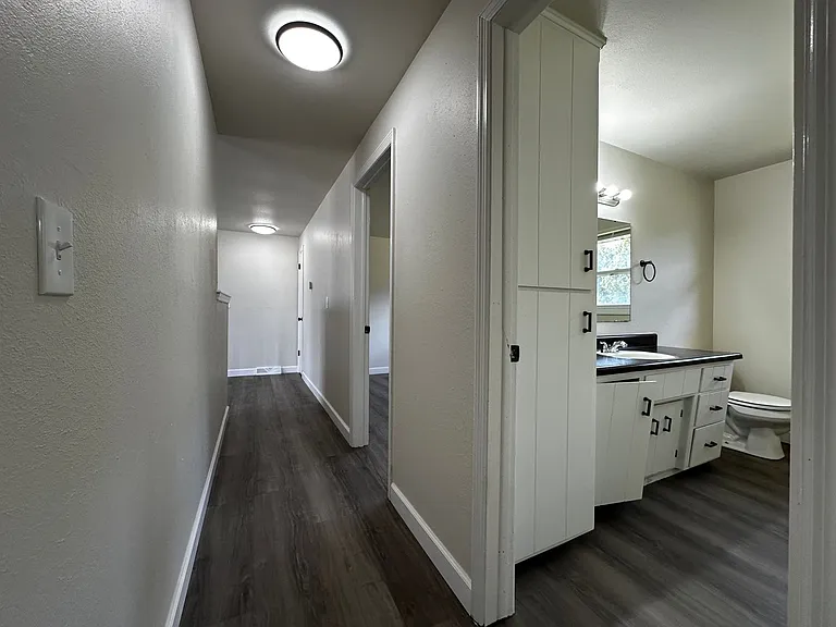 2746 Nicolet Dr — Photo 14