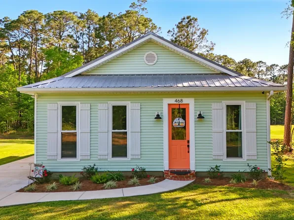 468 Thomas St, Bay Saint Louis, MS 39520