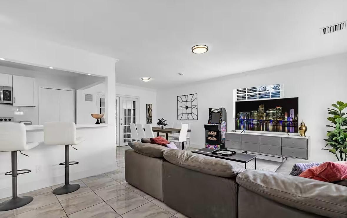 18715 NW 10th Ct, Miami Gardens, FL 33169 | Zillow
