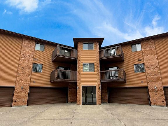 2nd image of 1980 Meadowlark Ln APT 302