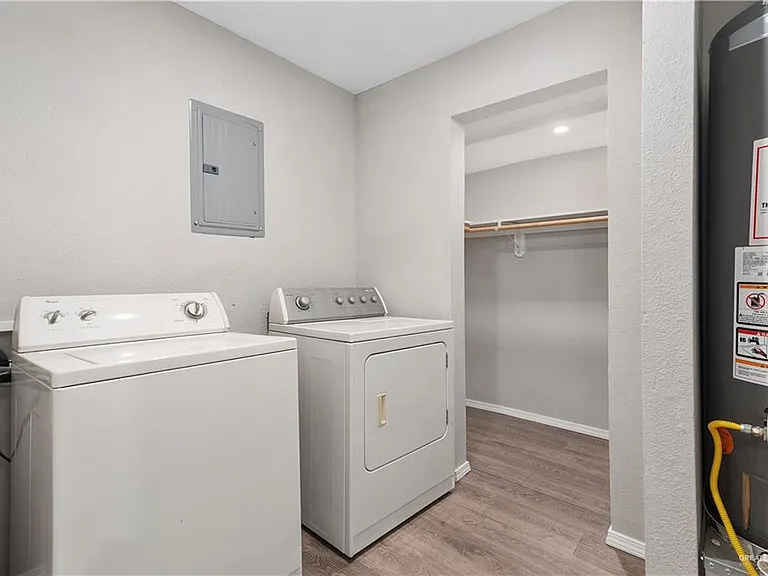 2517 W Hackberry Ave — Photo 17
