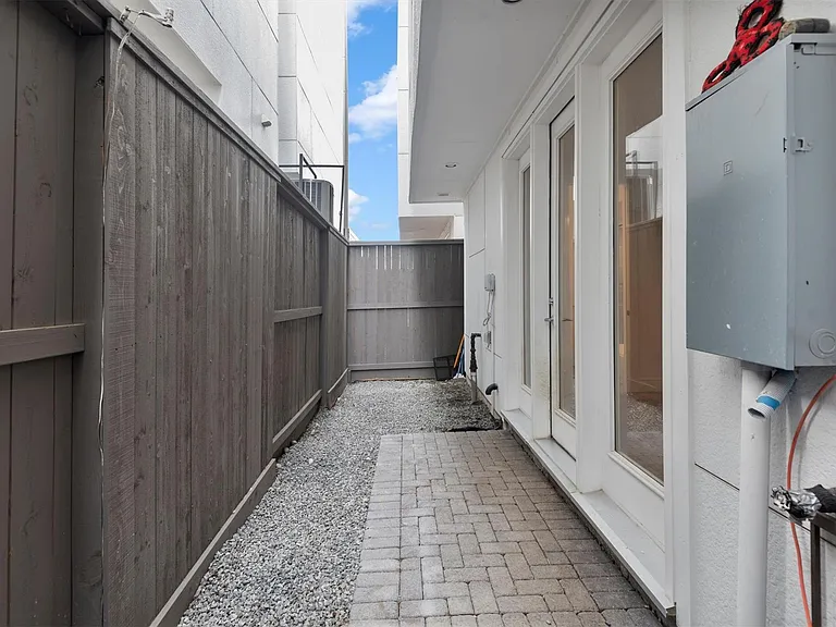 1211 Hickory St #E — Photo 25