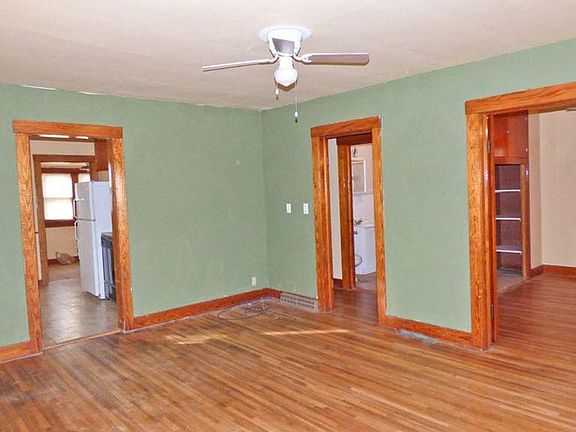 3rd image of 215 N Reno Ave