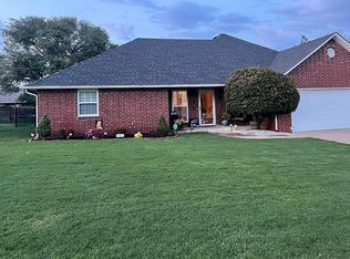 603 E 9th St, Grove, OK 74344