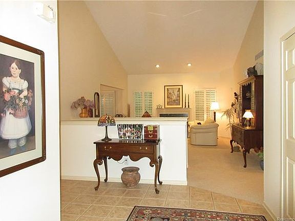 3rd image of 30987 Tanglewood Dr #1